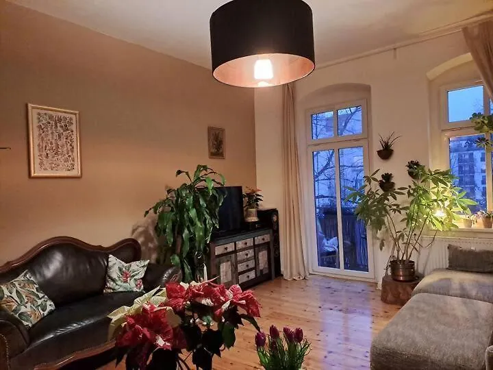 Sonnige Und Ruhige Altbauwohnung In Friedrichshain 베를린