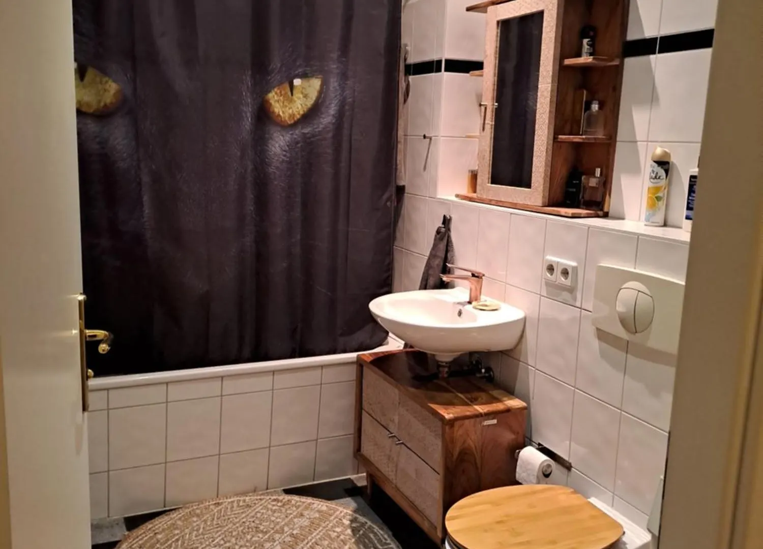 Sonnige Und Ruhige Altbauwohnung In Friedrichshain 베를린